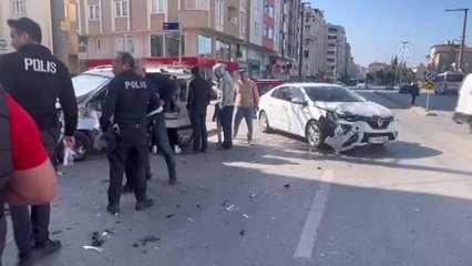 Son dakika gündem: 3 aracın karıştığı kazada 1 kişi yaralandı