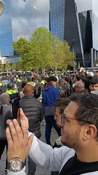 Polis Kuran'ı Kerim yakılmadan aldı ve Pegida liderini tutukladı