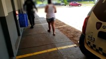 Mulher presta depoimento após relatar ser vítima de violência doméstica no Bairro Cascavel Velho