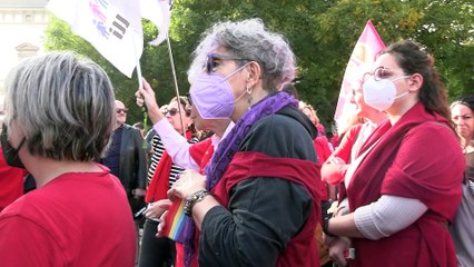 Скачать видео: Milano, la prima manifestazione contro il governo Meloni: 