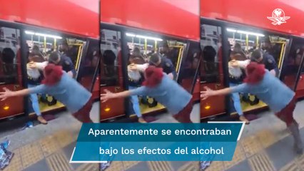 Policías se llevan golpes y cachetadas al intentar bajar a dos mujeres del Metrobús