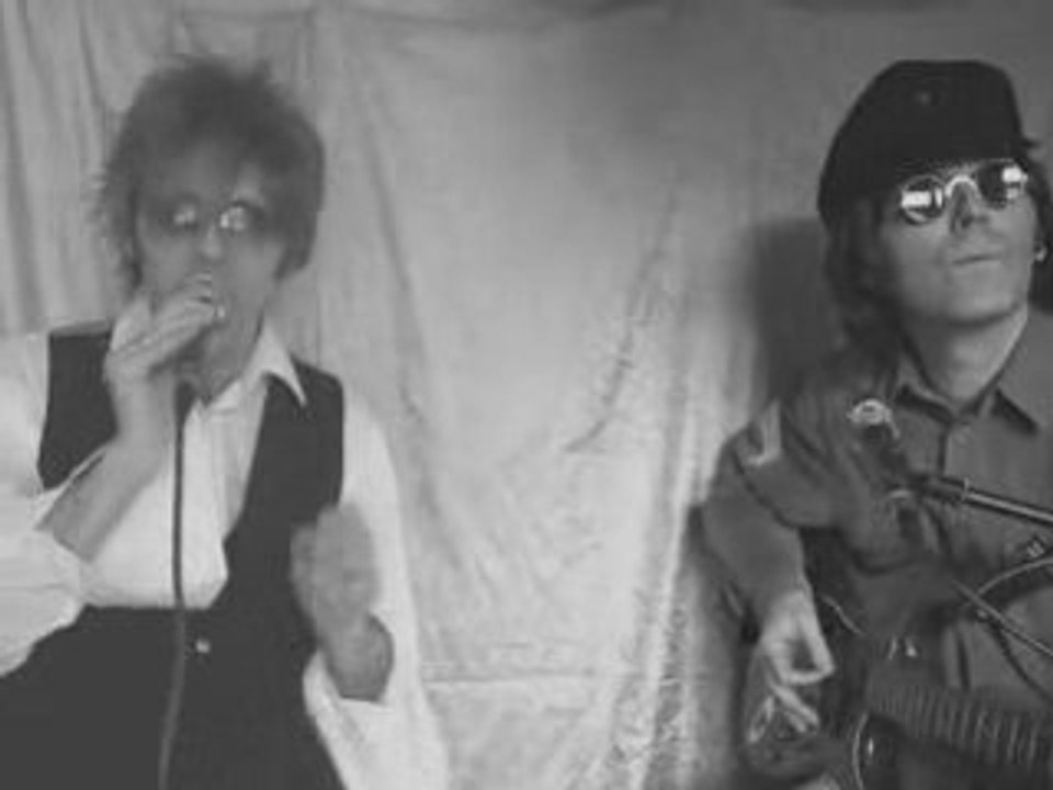 David Bowie & John Lennon (Impersonation) - Fame