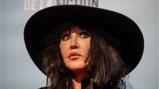 GALA VIDEO – Isabelle Adjani célibataire et épanouie : “Je ne me suis jamais sentie aussi bien !”