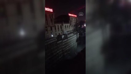 Küçükçekmece'de konut şantiyesinde istinat duvarı çöktü