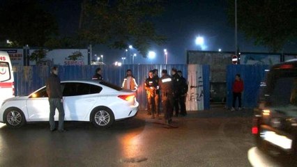 Fatih'te bir kişi şantiye bariyerlerinin arkasında ölü bulundu