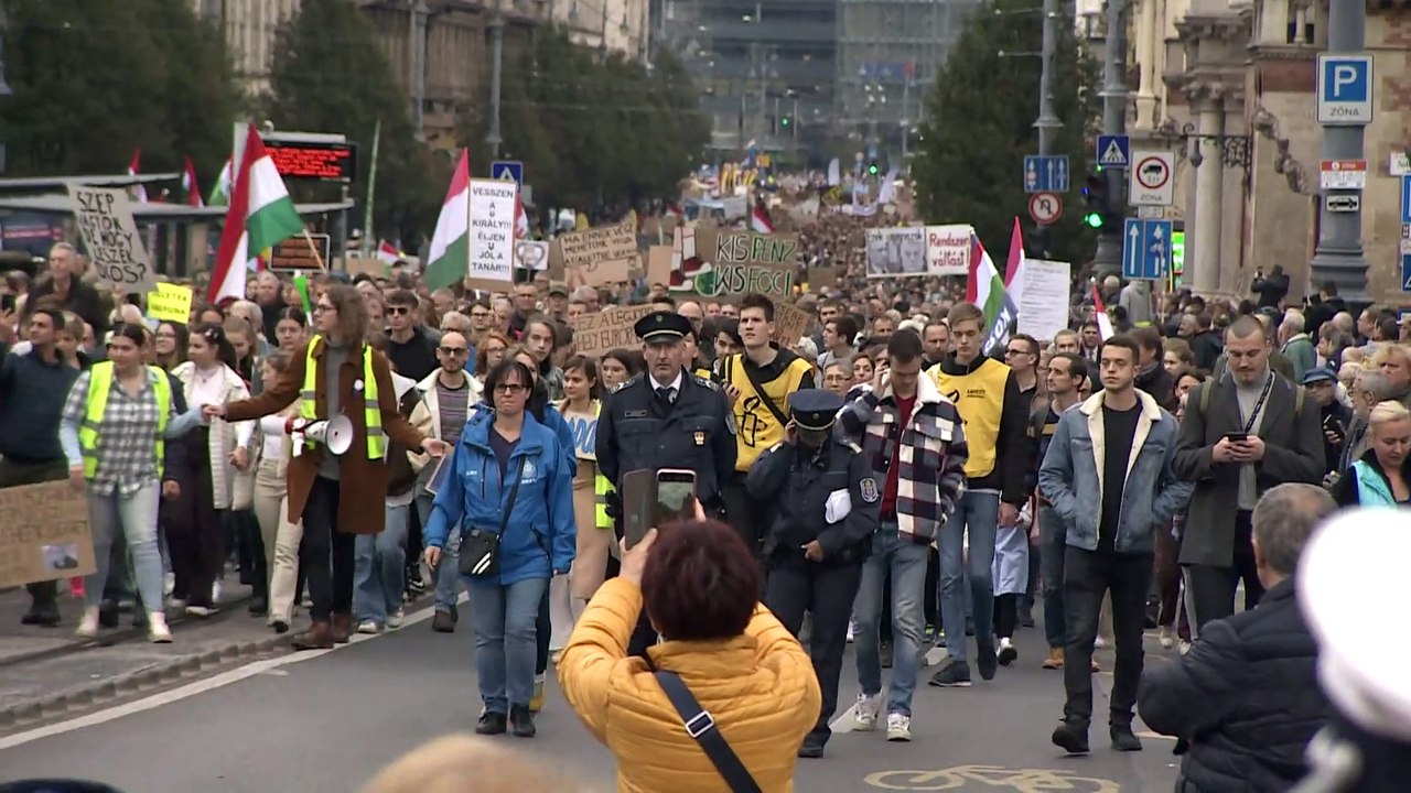 Gli ungheresi ricordano la rivolta del '56 e chiedono a Orbán di allontanarsi da Mosca