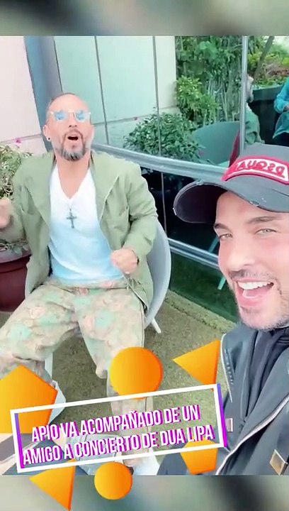 APIO VA A CONCIERTO DE DUA LIPA ACOMPAÑADO DE UN AMIGO