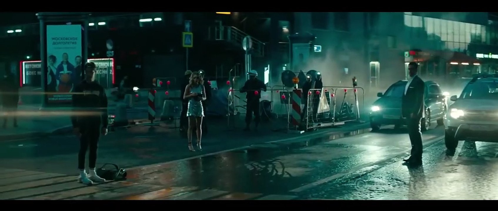 Alien Ship Flooded The City Only to Kill One Girl it Thinks is the Threat