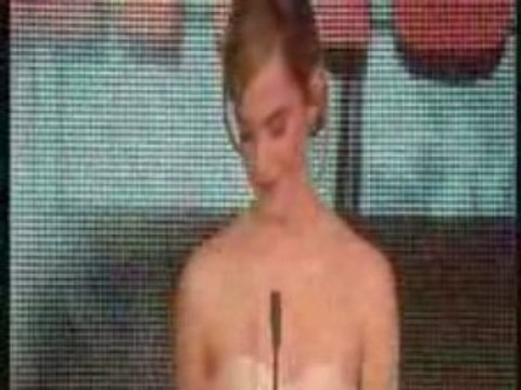 Emma Watson Presents Award at Empire Awards 2008