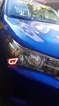 Pobladores captan y denuncian a agente PNC que laboraba ebrio