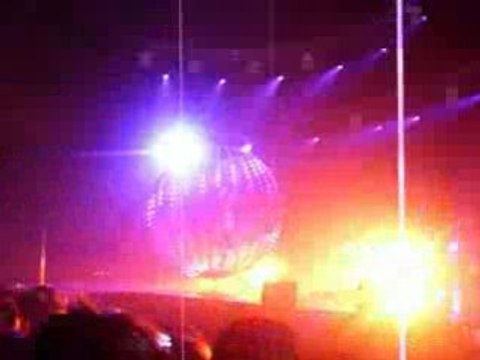 Jenifer Lyon debut ca se pointe