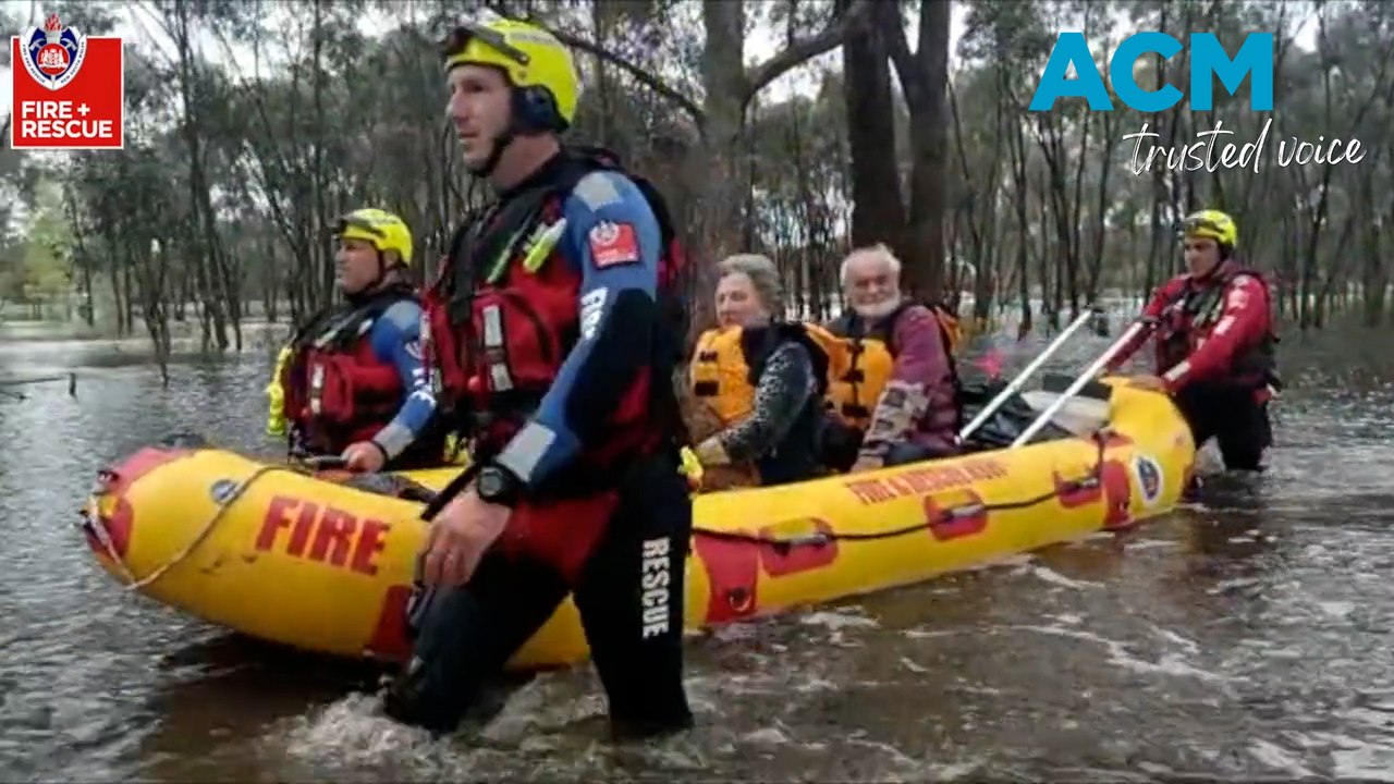 Residents rescued from floodwaters in Moama, NSW