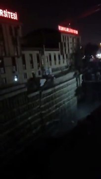 Arel Üniversitesi binasının bir kısmı çöktü