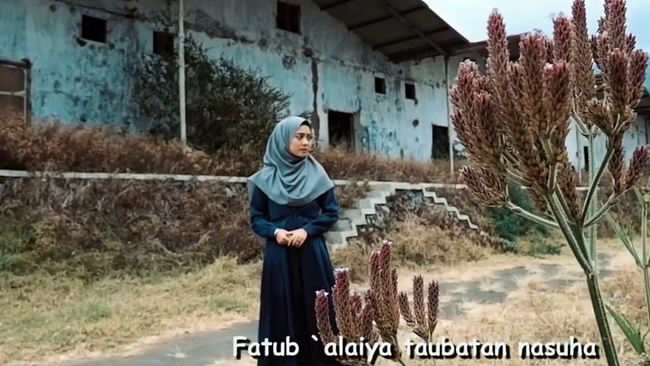 Sholawat nabi merdu banget (astagfirullah rabbal barohya ,,cover by Dewi hajar)