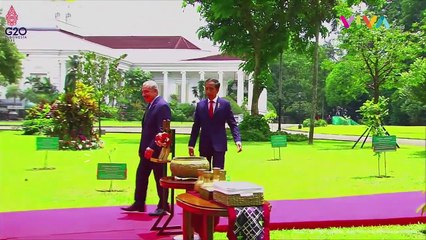 Makin Mesra, Jokowi Tanam Pohon Bersama PM Palestina