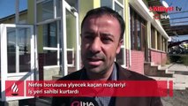 Nefes borusuna yiyecek kaçan müşteriyi iş yeri sahibi kurtardı