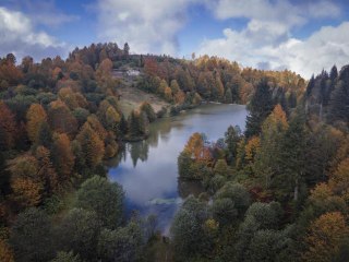(DRON) Taşlıyatak Yaylası sonbahar renklerine büründü