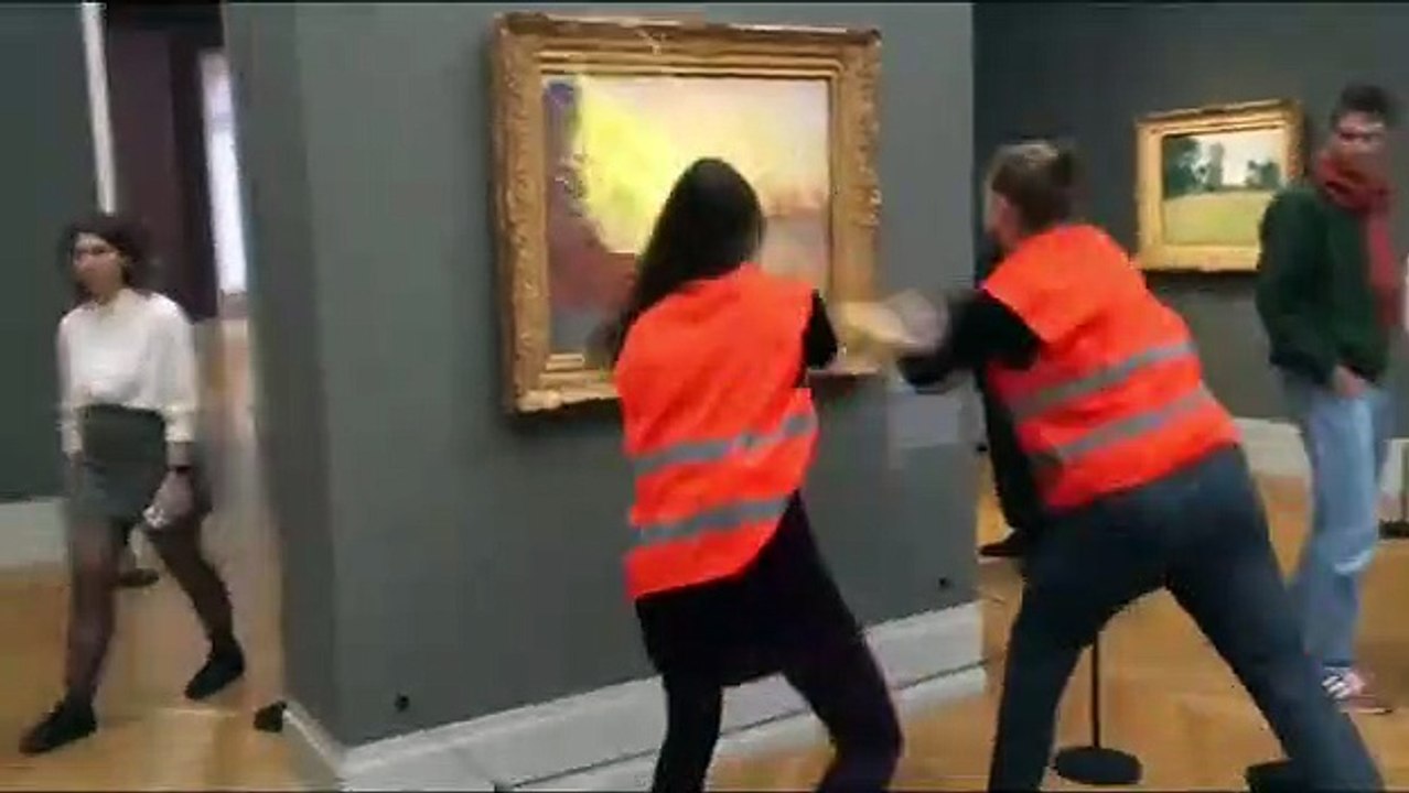 Aktivistler, Monet'nin 'Les Meules' tablosuna patates püresi fırlattı