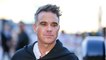 GALA VIDEO - Robbie Williams conspué : ce concert qui choque les fans du parrain de la Star Ac