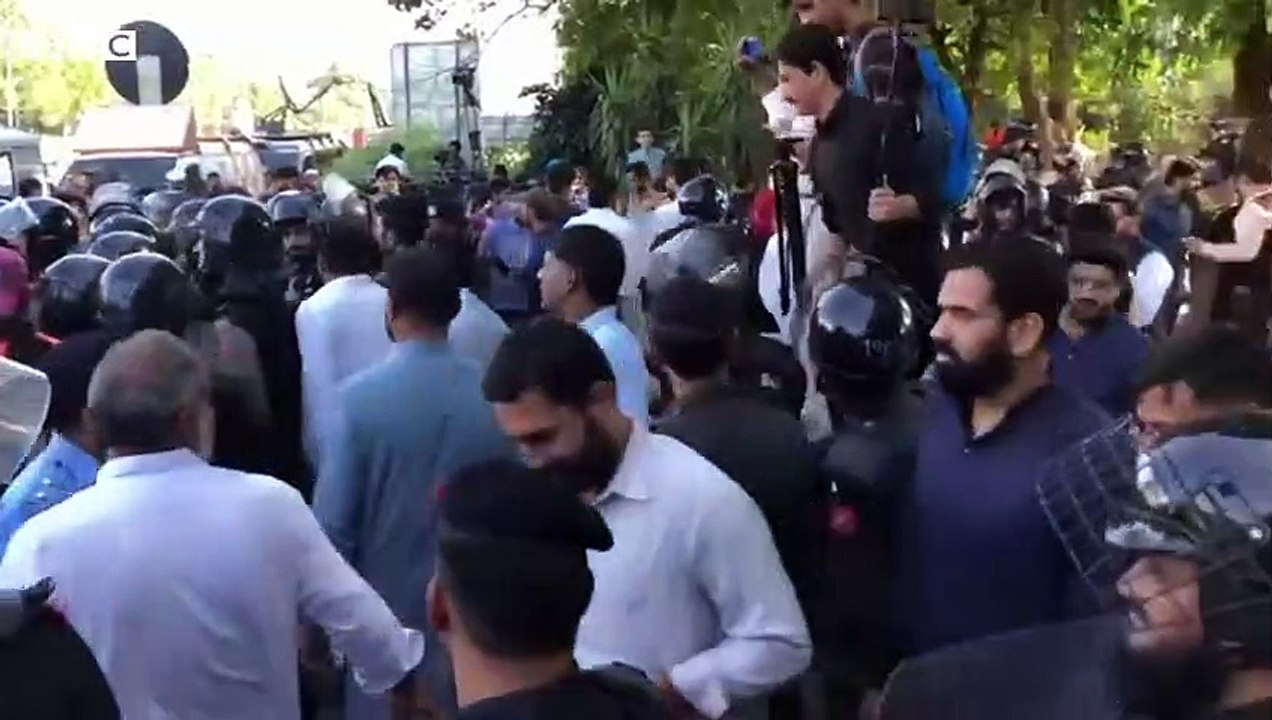 Former_Pakistan_PM_Imran_Khan_barred_from_running_for_office_-_BBC_News.