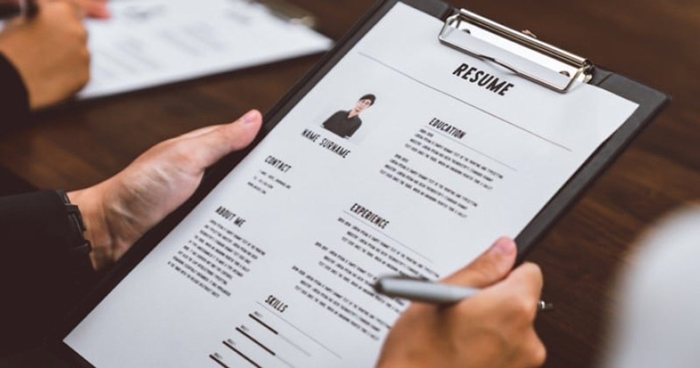 On demande un CV à son fils de 14 ans pour un stage de 3ème, cette mère répond de la plus drôle des manières