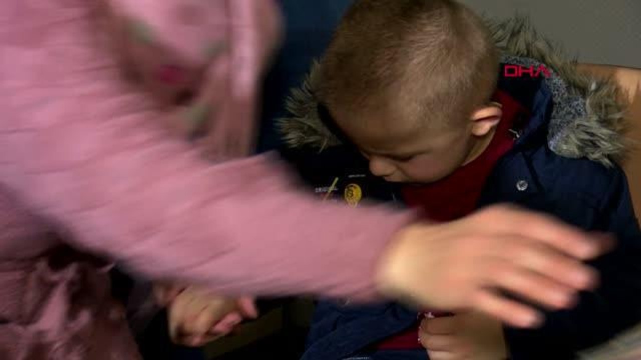 3 YAŞINDAKİ ASLAN, 'BİYONİK KULAK' İLE ADINI İLK KEZ DUYDU