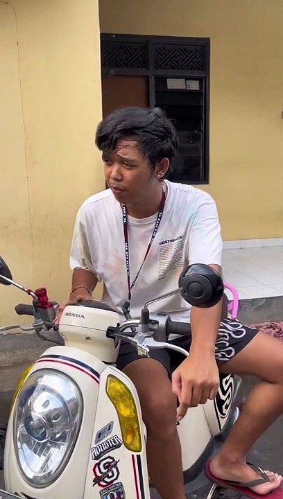 TUKANG OJEK Bule VS lokal