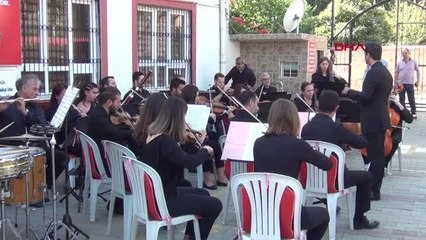 ÇDSO, KOZAN'DAKİ TARİHİ İNKILAP İLKOKULU'NDA KONSER VERDİ