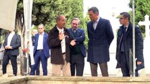 Pedro Sánchez visita las fosas de El Carmen.
