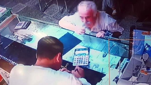 60 bin liradan fazla parayı kendi elleriyle teslim etti! Şimdi müşterisinden gelecek güzel haberi bekliyor