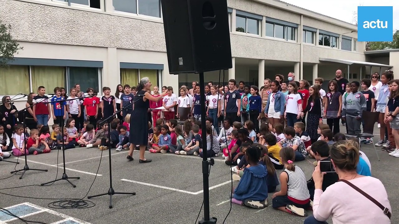 Les élèves de Roger-Sudre ont inauguré leur école en chanson