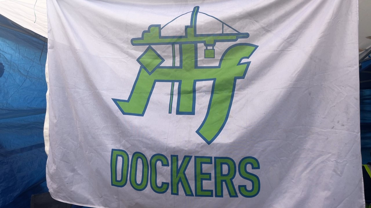 Liverpool dockers begin fresh strike action - LiverpoolWorld news bulletin