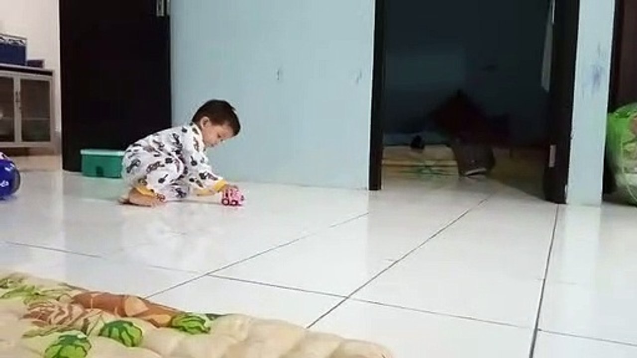 the child palyaing