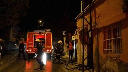 Benzinle tutuşturulmak istenen soba evi yaktı: 3 kişi dumandan etkilendi