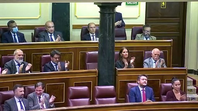 Los épicos ‘zascas’ de Espinosa de los Monteros a la “cínica” Montero y al “agradecido” Tezanos