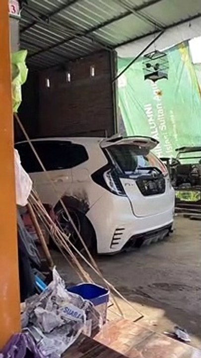 Vidio# modifikasi mobil Honda jezz putih_semakin keren