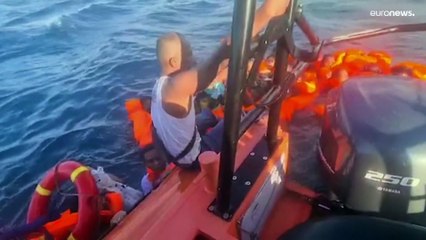 14 قتيلا باحتراق سفينة في شرق إندونيسيا