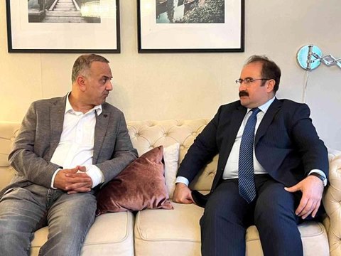 Frankfurt Başkonsolosu Tunçer'den FETÖ yandaşlarının saldırısına uğrayan gazeteciye geçmiş olsun ziyaretiBaşkonsolos Tunçer: Bu olay ciddiye...