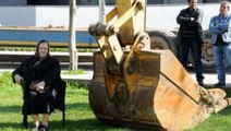Kepçenin önüne oturup parkın yıkımını önleyen Kıymet Teyze 83 yaşında hayatını kaybetti