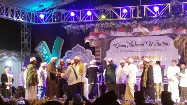 HABIB SYECH bin ABDUL QODIR ASSEGAF - GEMA SHOLAWAT