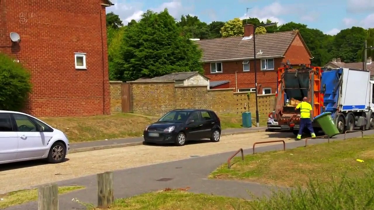 Rich House, Poor House - Se2 - Ep01 HD Watch HD Deutsch