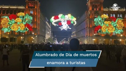 Se ilumina el Zócalo con catrinas y cempasúchil