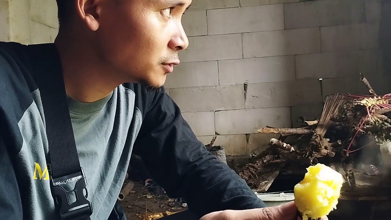 Eat roasted sweet potato