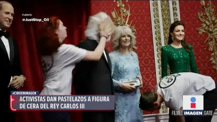 Activistas dan pastelazo a figura de cera del Rey Carlos III