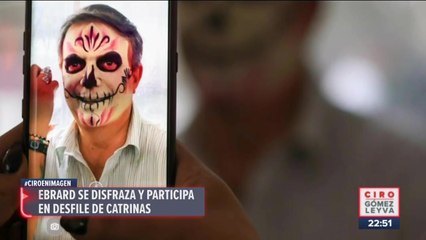 Ebrard se disfraza y participa en desfile de catrinas