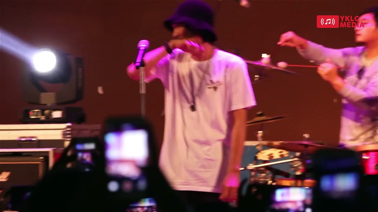 SHEILA ON 7 Sephia -Betapa live concert