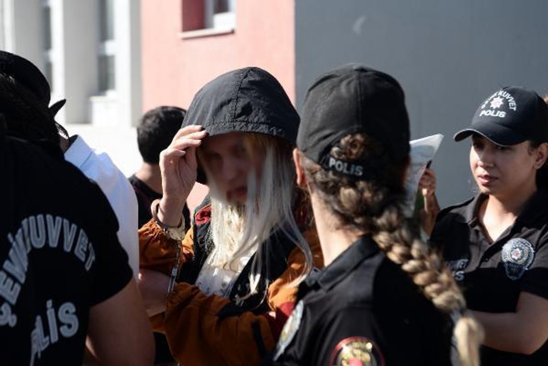 'E-TİCARET' SİTESİNİ HACKLEYİP, DOLANDIRICILIK YAPANLARA OPERASYONDA 17 TUTUKLAMA