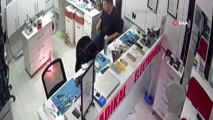 Tamir için getirilen telefon böyle patladı