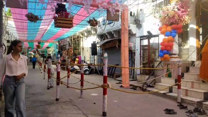 मंदिरों के बाहर पसरा रहा सन्नाटा