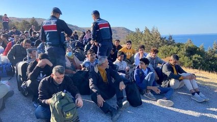İzmir haberleri: İzmir'de 107 düzensiz göçmen ve 11 organizatör yakalandı